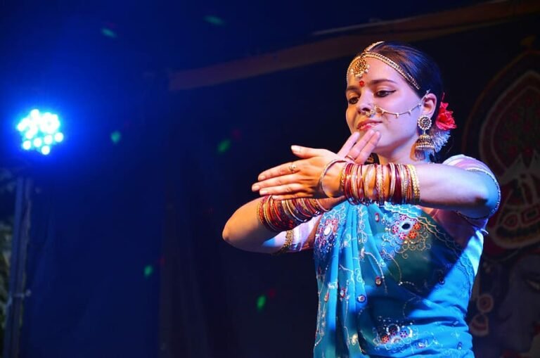 india-paint-dance-concert